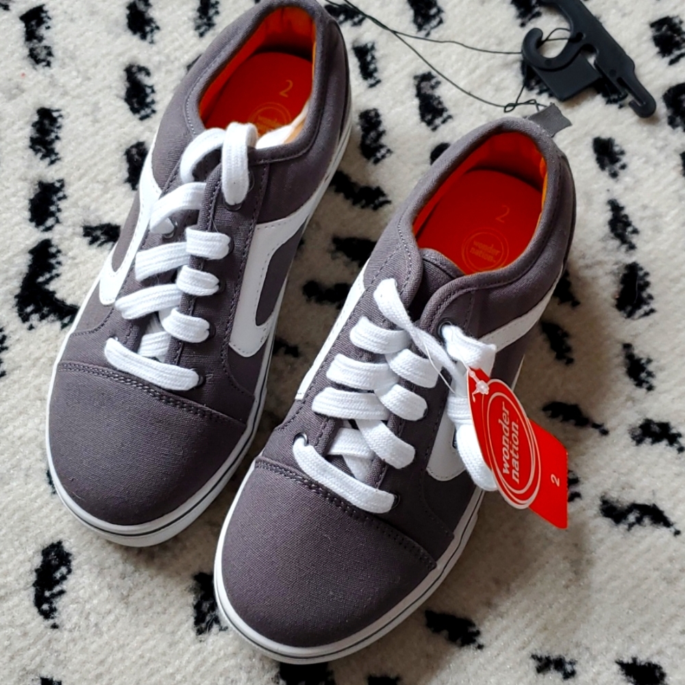 New Kids Size 2 Lace Up Gray Shoes
